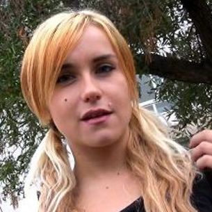 Follando a la jovencita Leyla Black